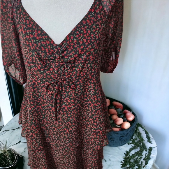 Sugar lips red and black floral layered dress Size Medium NWOT - Picture 5 of 6